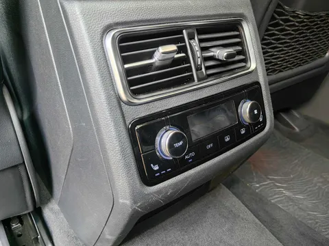 Hongqi HS7