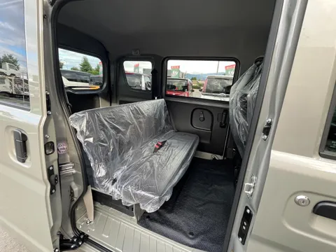 Nissan Clipper Van