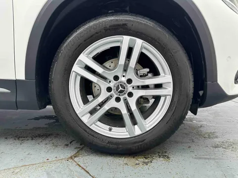Mercedes-Benz Mercedes-Benz GLA