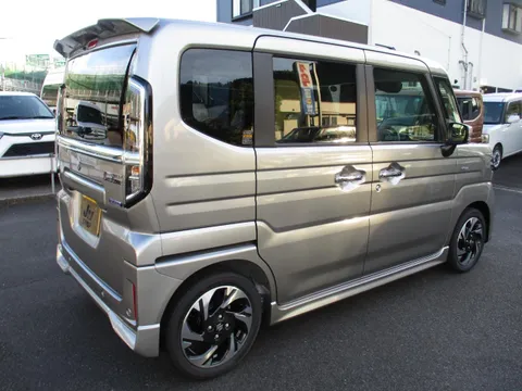 Suzuki Spacia Custom