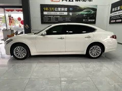 Infiniti Q70