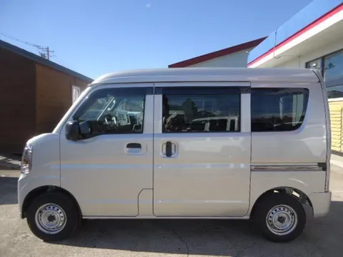 Nissan Clipper Van