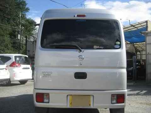 Nissan Clipper Van