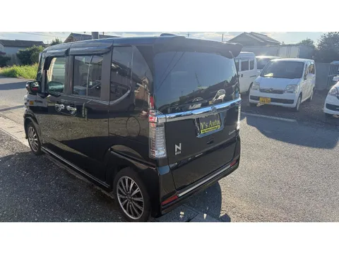 Honda N-BOX Custom