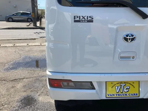 Toyota Pixis Van