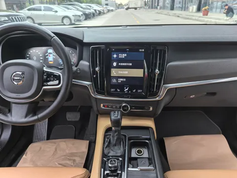 Volvo V90