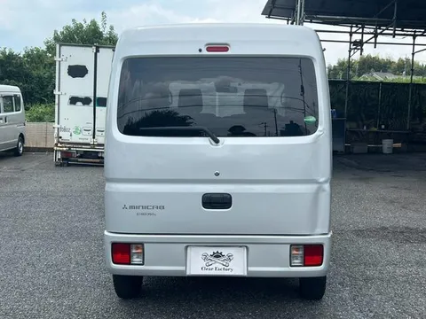 Mitsubishi Minicab Van