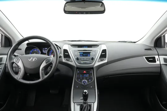 Hyundai Elantra (Avante)