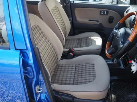 Daihatsu Mira Gino