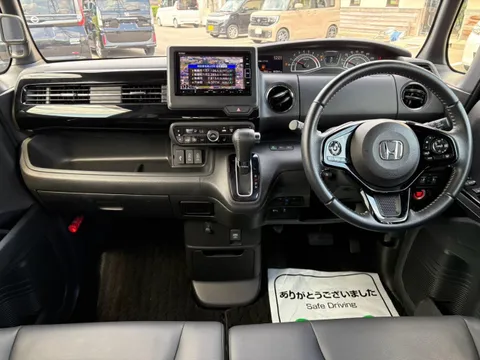 Honda N-BOX Custom
