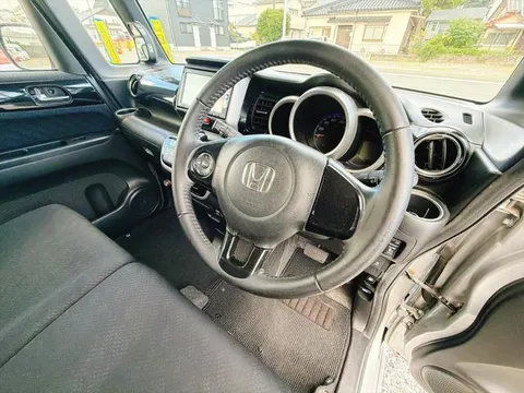 Honda N-BOX Custom
