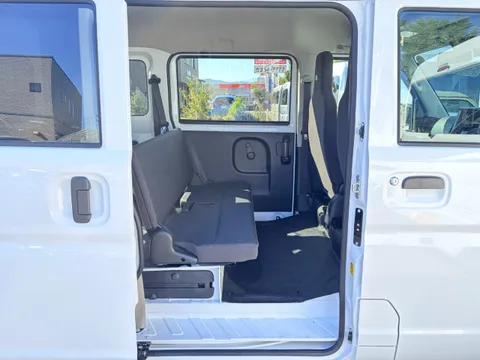 Nissan Clipper Van