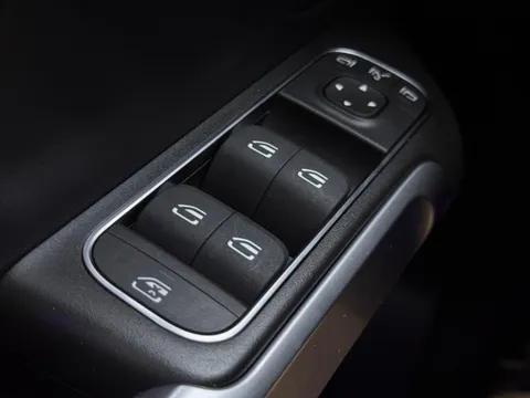 Mercedes-Benz Mercedes-Benz GLB