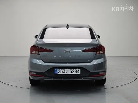 Hyundai Elantra (Avante)