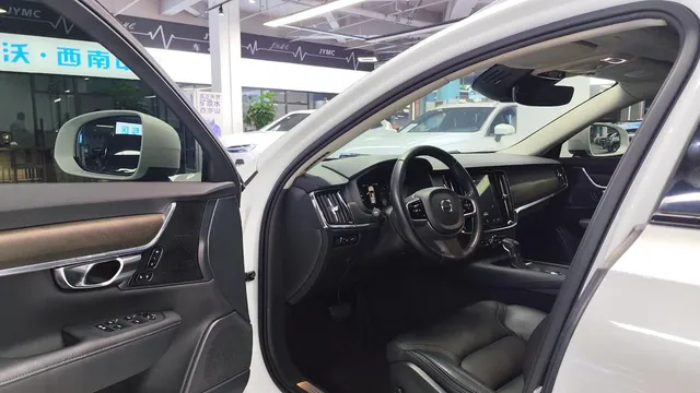 Volvo V90