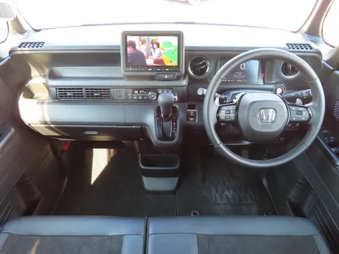 Honda N-BOX Custom