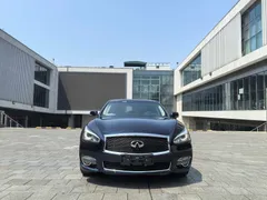 Infiniti Q70