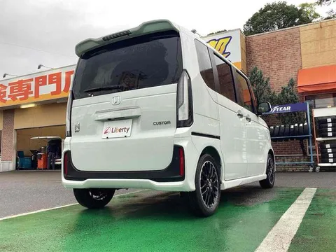Honda N-BOX Custom