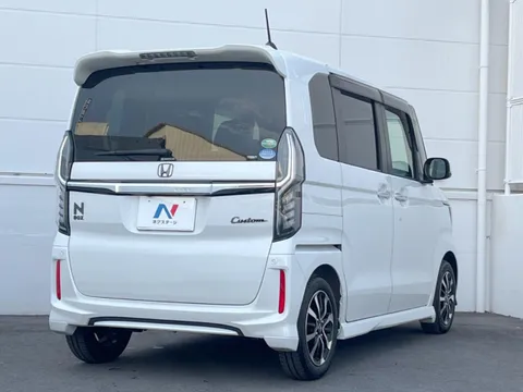 Honda N-BOX Custom