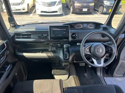 Honda N-BOX Custom