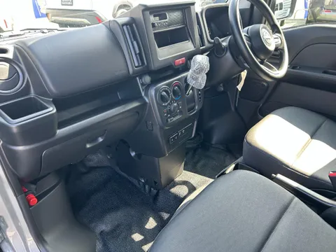 Nissan Clipper Van