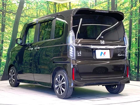 Honda N-BOX Custom