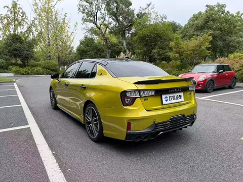 Lynk & Co 03