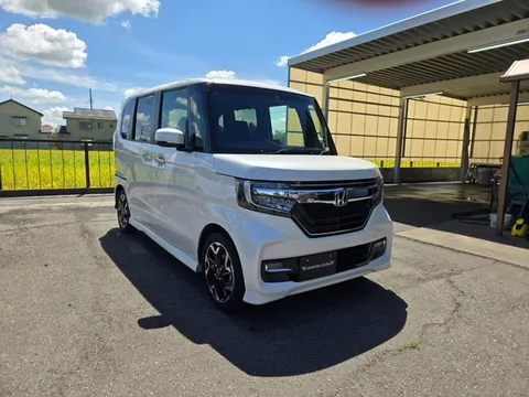 Honda N-BOX Custom