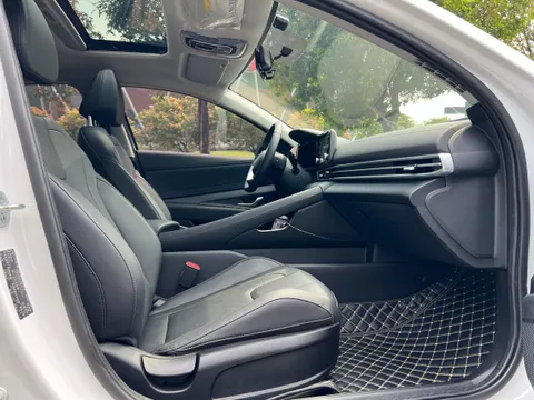 Hyundai Elantra (Avante)