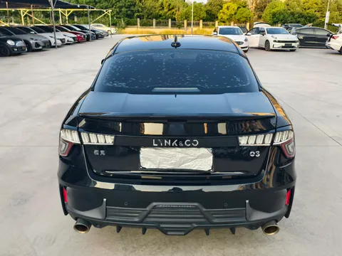 Lynk & Co 03
