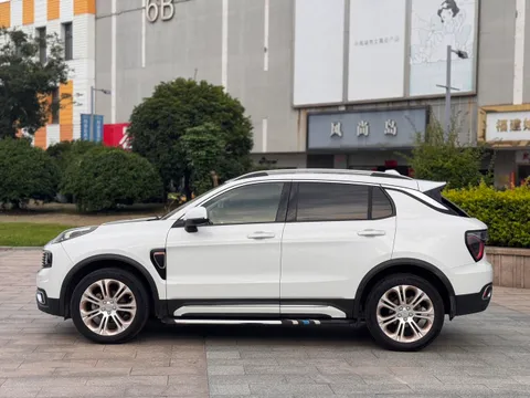 Lynk & Co 01