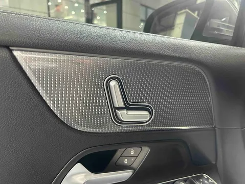 Mercedes-Benz Mercedes-Benz GLA