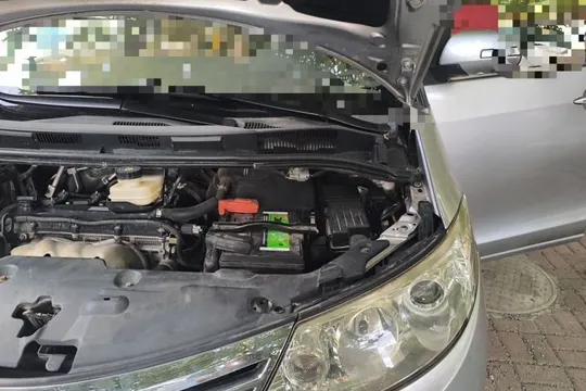 BYD M6