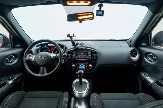 Infiniti ESQ