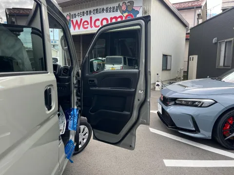 Nissan Clipper Van