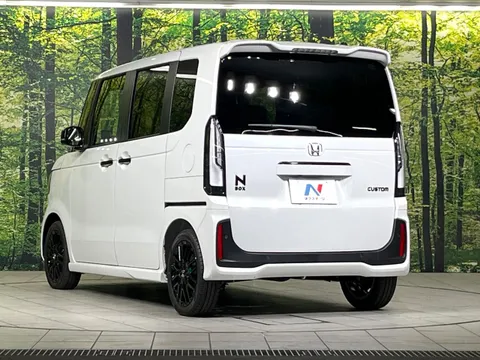 Honda N-BOX Custom