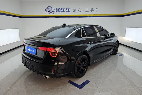 Lynk & Co 03