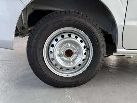 Nissan Clipper Van