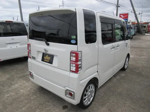 Toyota Pixis Mega