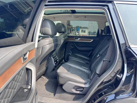 Hongqi HS7