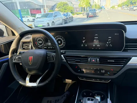 Hongqi HS5