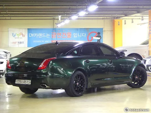 Jaguar XJ