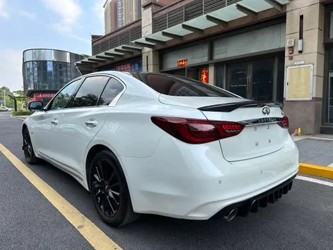 Infiniti Q50L