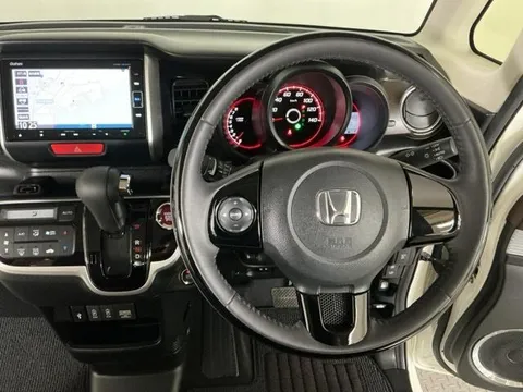 Honda N-BOX Slash