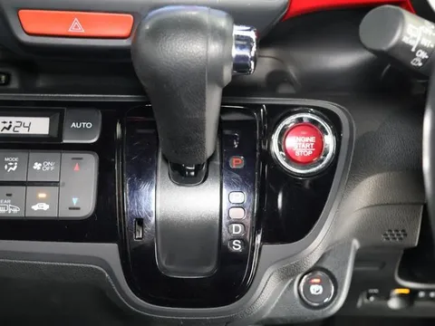 Honda N-BOX Slash