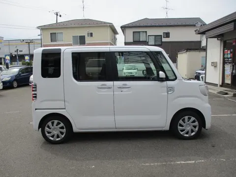 Toyota Pixis Mega