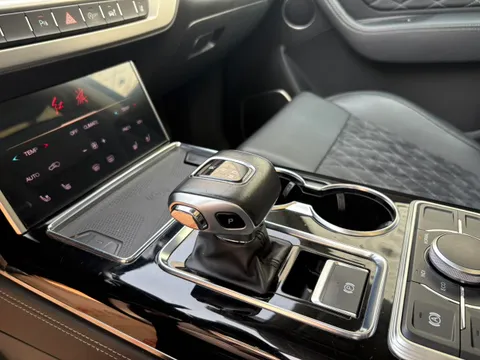 Hongqi HS7
