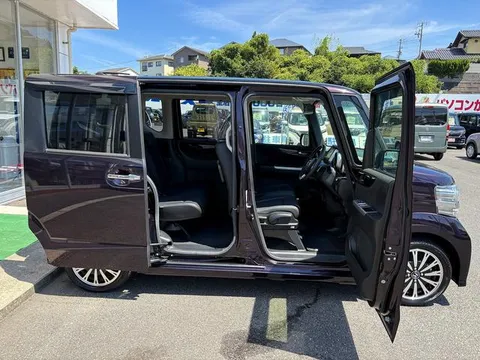 Honda N-BOX Custom