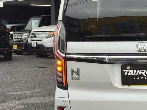 Honda N-BOX Custom