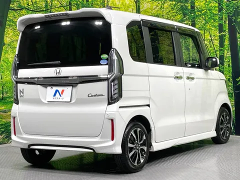 Honda N-BOX Custom